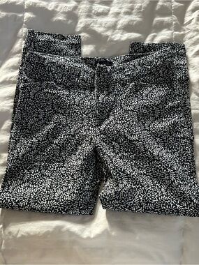 GAP Black and White Floral Print ankle pants